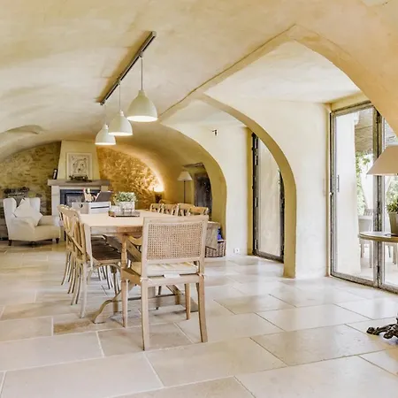 Vila Sleeps 12 Pool Wifi Cavillargues
