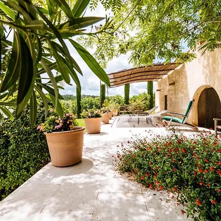 Sleeps 12 Pool Wifi Cavillargues