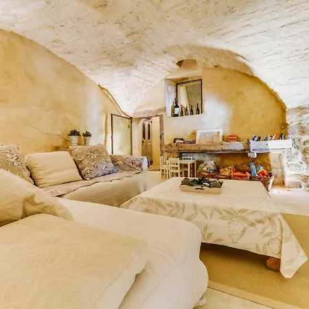 Sleeps 12 Pool Wifi Cavillargues